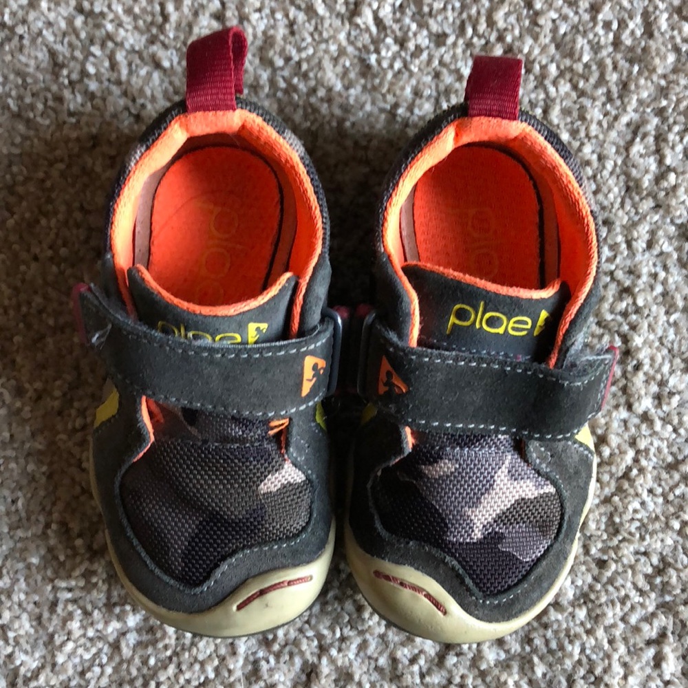 Plae shoes